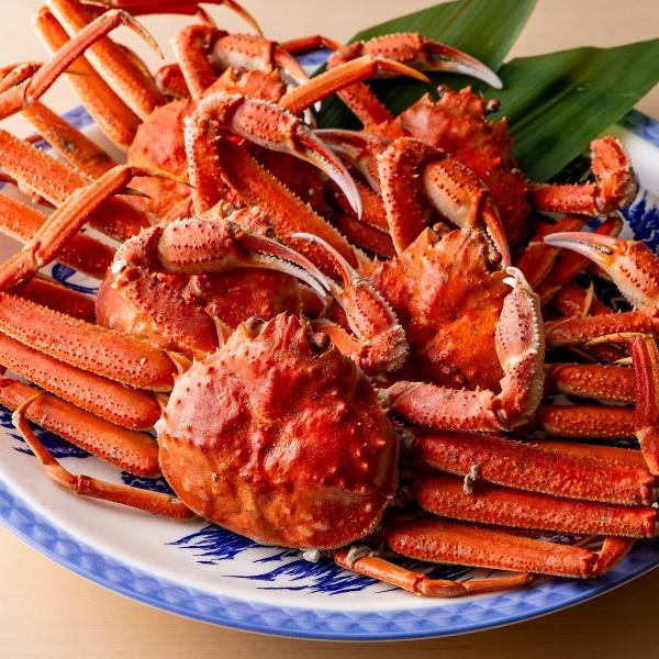 鮮度抜群！名物の本ズワイガニ・紅ズワイガニをご堪能あれ！