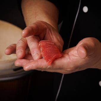 《おまかせ握り鮨ランチコース》新鮮な鮮魚をふんだんに使った平日限定5品コース