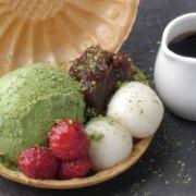 Fukuoka Yame tea ice cream and warabi mochi monaka