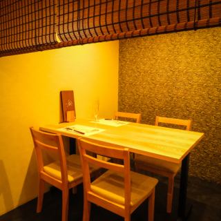 Seats for 2 to 4 people.A calm Japanese space that makes you forget the hustle and bustle of the outside.It's like a hideaway, and you can use it for entertainment, company banquets, friends, and adult girls' associations.