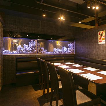 This seat, which can be used by 8 to 10 people, has an aquarium in the back.There is a sofa seat on one side, so you can relax comfortably.For large gatherings, we also have a room that can accommodate up to 60 people! We also accept private use, so please use it for welcome and farewell parties and company banquets.