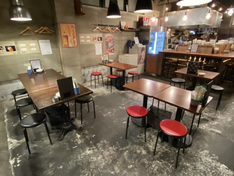 The table seats that can accommodate up to 4 people can be used extensively, so it is ideal for drinking parties ♪ Please use it for various scenes such as girls-only gatherings and drinking parties with a small number of people.