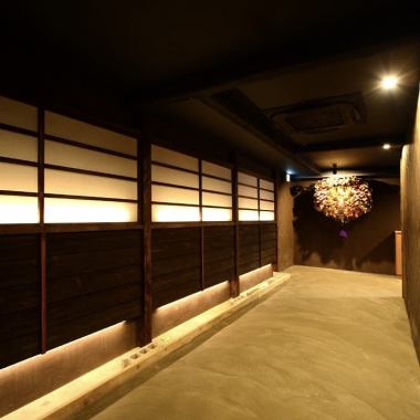 藤が丘駅から徒歩10分。2017年9月4日にグランドオープンした和モダンのスタイリッシュな焼肉店です。専用駐車場は22台完備。お車でのご来店もお待ちしております！(※満車時は近隣のコインパーキングをご利用ください)