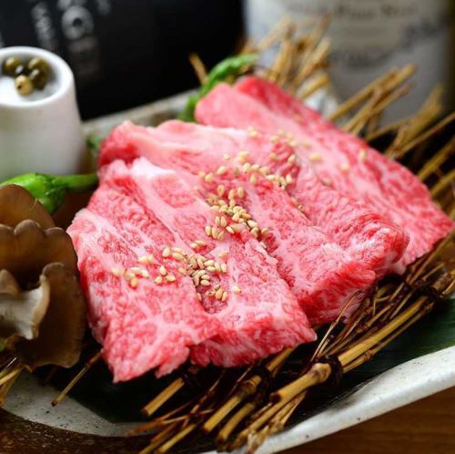 和牛 上カルビ（ハーフ 924円／フル 1,628円）（塩・タレ）