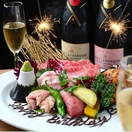 記念日コースご予約特典!鉢屋特製肉プレートをプレゼント☆