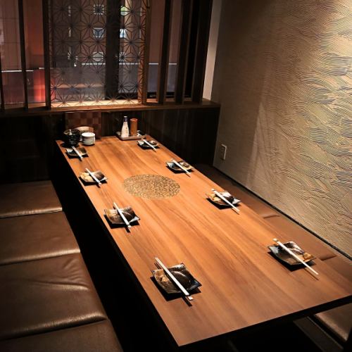 [Completely private room with door].We can accommodate up to 8 people.It will be a completely private room with a sunken kotatsu style, so you will be asked to take off your shoes.It is recommended for social gatherings, dinners, joint parties, etc. with a medium number of people.