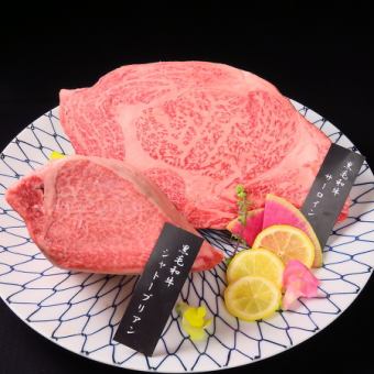 Available only Monday through Thursday: 90 minutes of all-you-can-drink included, pre-order steak course ◆ Premium Japanese Black Beef Chateaubriand 12,000 yen (tax included)
