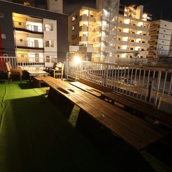 【屋上テラス席】10名様以上で屋上貸切OK・最大16名様まで対応可能！残暑厳しいこんな季節は屋上のビアガーデンで乾杯♪暑い時期を美味しい料理とお酒で乗り切ろう◎