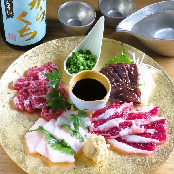 熊本の味は当店で！馬刺盛り合わせ。厳選された極上馬刺しで贅沢なひとときをお過ごしください♪