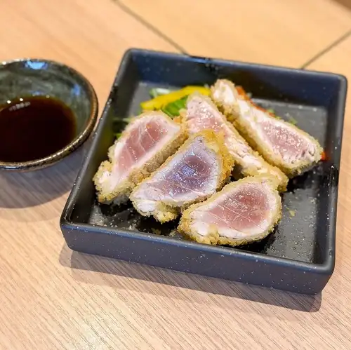 中目黒店名物「マグロのレアカツ」