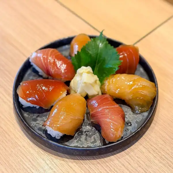 1日約3000貫も出る看板メニュー【島寿司】源八船頭 名物！一人前 7貫