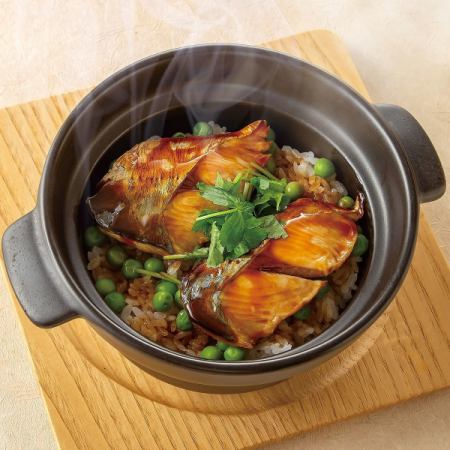 Teriyaki Spanish mackerel and rice cooked in a clay pot