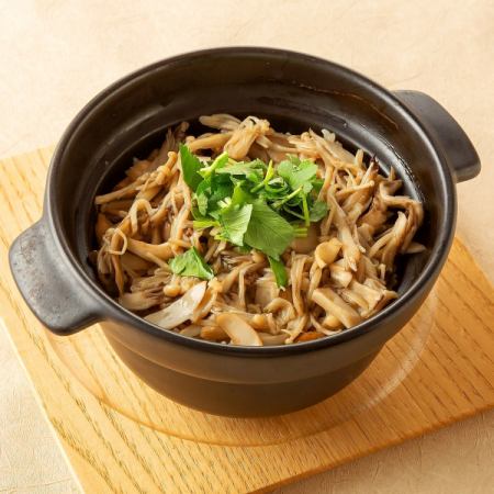 4種きのこと大山どりの土鍋ごはん　１人前
