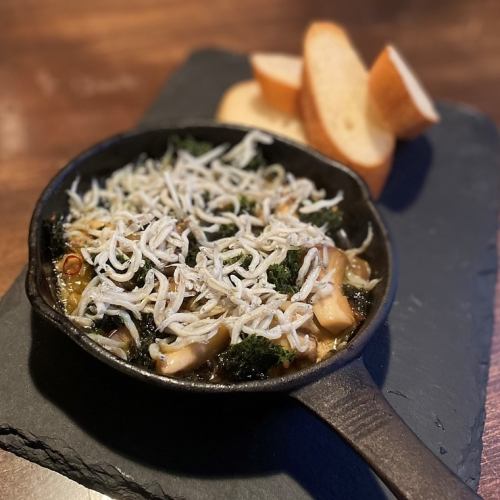 しらすとあおさのアヒージョ