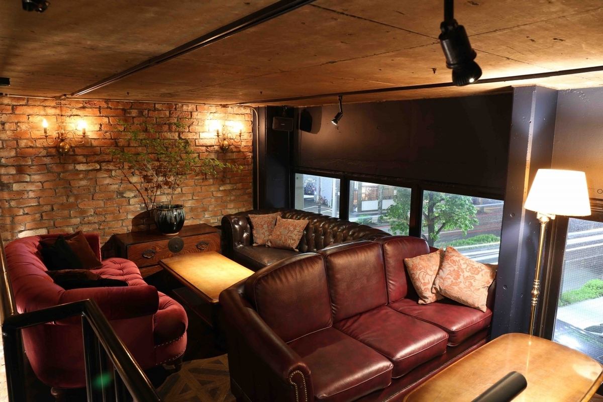 広々としたオシャレな店内♪貸切は35名様~最大80名様程度迄OK