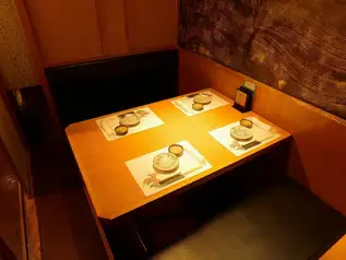 커플 전용석입니다.느낌이있는 데이트에 최적 인 반 개인 객실입니다.