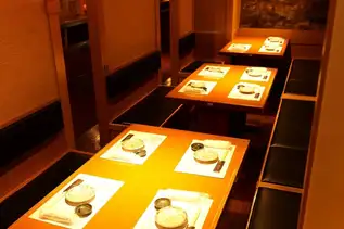이곳은 최대 11 명까지 반 개인실로되어 있습니다.회사 연회에 어떻습니까?