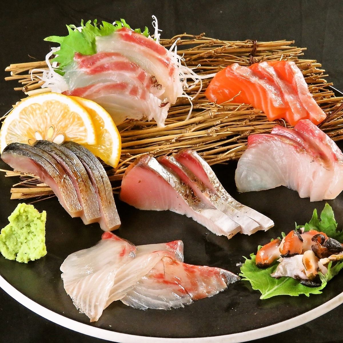 We offer fresh local fish purchased at the morning market. Sashimi, grilled fish, tempura, etc. Delicious♪