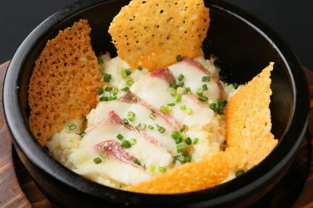 海鲷烩饭配帕尔马干酪，石烤风格