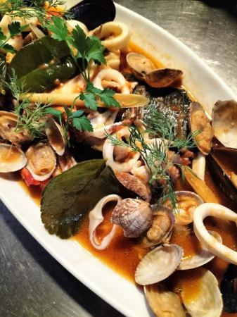 Ethnic style bouillabaisse where you can enjoy a variety of today's seafood