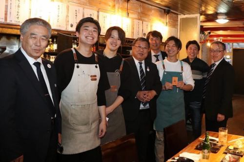 Good evening! This is Yakiniku Izakaya Minowa.

As I mentioned the other day, I had a wonderful connection.
Wow!!! The mayor of our hometown, Minowa Town, and his entourage came to visit us☺️✨

The logo of "Yakiniku Izakaya Minowa" was inspired by the logo of Minowa Town.
I was nervous inside, but everyone was very kind to help me.

All of our staff are extremely happy about this event, but also feel even more motivated.

We will continue to convey the warmth of the Minowa Town community and the beauty of its abundant nature, so
Thank you for your continued support.

All staff at Yakiniku Izakaya Minowa

Mayor of Minowa Town, Mr. Shiratori
Mr. Suzuki, Director of the Minowa Charm Promotion Office, Minowa Town Office
Mr. Ogasawara, Public Relations and Exchange Promotion Section Chief, Minowa Town Office, Minowa Charm Promotion Office
Tokyo Minowa Association Vice President Mr. Urano
Mr. Ishikawa, Toshima Ward Office
thank you very much!

-————————

Store name: Yakiniku Izakaya Minowa
Business hours Lunch 11:30-15:00 Dinner 17:00-23:00
Weekends and holidays 11:30-23:00
Address: 2-12-1-1 Narihira, Sumida-ku, Tokyo
Telephone number 03-4210-2042
Access: 3 minutes walk from Oshiage Station
Payment Cash/Credit card/QR payment and electronic money for public transport, etc.

-————————

#Yakiniku
#Yakiniku restaurant
#Yakiniku dinner
#Yakiniku Izakaya
#yakiniku
#meat
#Gourmet
#Oshiage Izakaya
#Oshiage
#Oshiage Gourmet
#Oshiage Yakiniku
#Tokyo Skytree
#Skytree
#Minowa Town
#Minowa
#takeout
#skytree
#newopen
#omakase
#course
#tokyo
#tokyotrip
#tokyotravel
#visittokyo
#DuskyCastle
#Ikiri
#Clear Sky Tower
#Japan Travel
#grilled meat