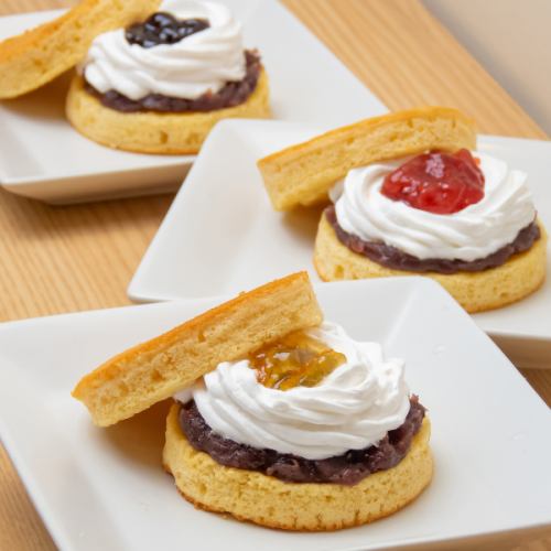NEW 12/1～　パンケーキ果実ジャムサンド　