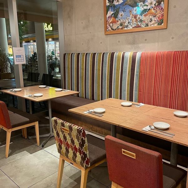 《女子会・宴会に♪》ソファー席◎おしゃれな店内で本格韓国料理を味わってください♪12名～貸切OK！最大30名様までテーブルをお繋げすることができます！大勢で女子会もアリ◎