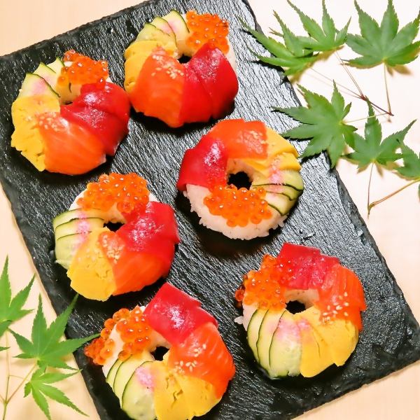 見て楽しい、食べて感動！彩り豊かなドーナツ寿司登場！