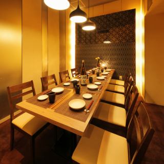 手軽に使えるテーブル席をご準備しております。