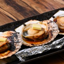 Grilled scallops in butter and soy sauce (1 piece)