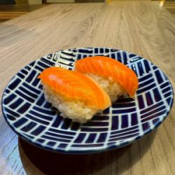 Salmon (1 piece) / Red sea bream (1 piece)