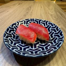Raw tuna (1 piece)