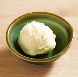 Ice cream (vanilla/matcha)