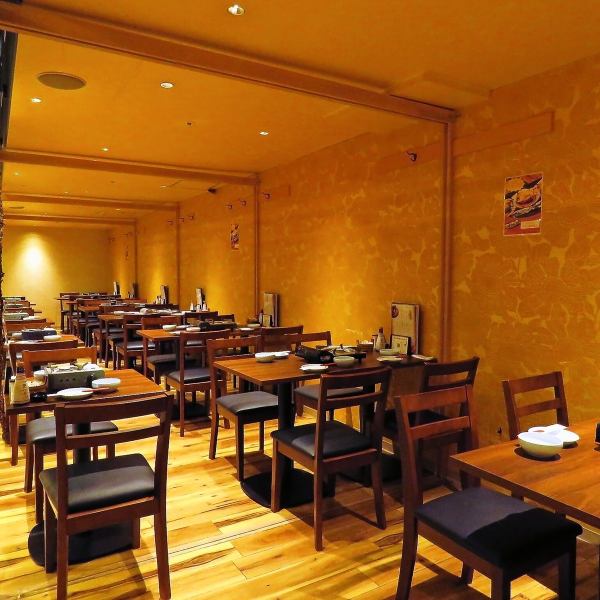 落ち着いた雰囲気の完全個室は、接待・記念日・デートなど大切な時間にぴったり。周囲に気兼ねなく過ごせます。