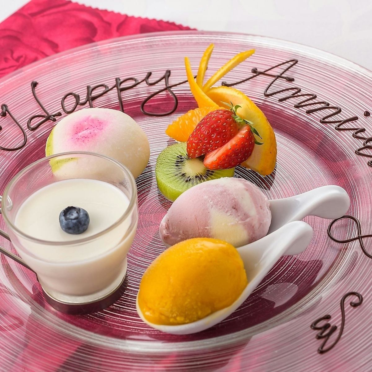 소중한 기념일에는 디저트 플레이트를 서비스 하겠습니다 ♪