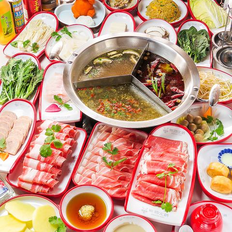[For a beautiful skin girls' get-together] Authentic Sichuan hotpot."Three-color hotpot" where you can enjoy three kinds of soup in one pot