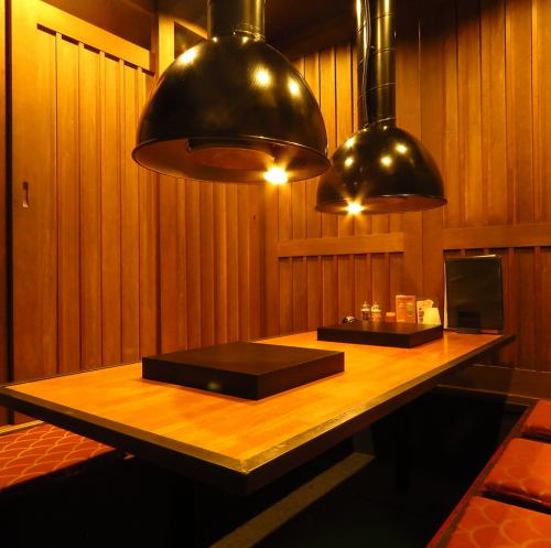 The private room can accommodate up to 10 people and can be enjoyed without worrying about the surrounding sounds or the voices of other customers.Yakiniku, which you can enjoy in a calm and fashionable atmosphere, is ideal for nights when you want to be a little extravagant! * Please call us for reservations for 2 or more people.