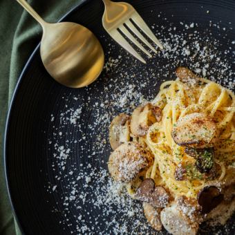 Lunch: Set of your choice of pasta or pizza + appetizer + drink from 2,200 yen (tax included)