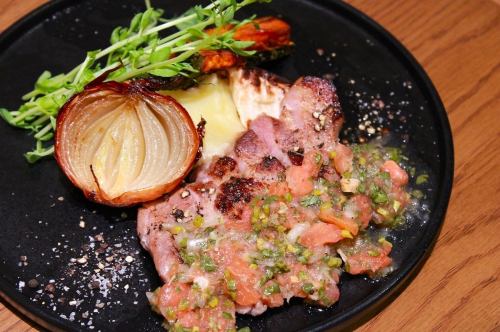 「伊都の宝」豚肩ロースの炭火焼き　～トマトサルサ～