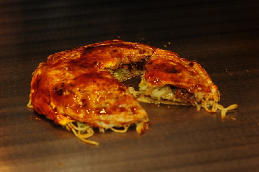 [This is the best!] Specialty okonomiyaki 800 yen (excluding tax)
