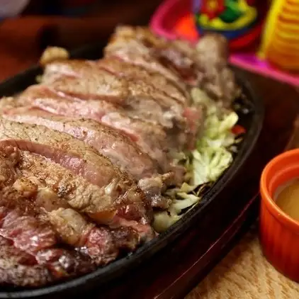 食べごたえ満点!![メキシコ産ステーキ]フランベされた一皿は盛り上がること間違いなし!!