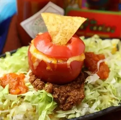 沖縄×メキシコを堪能するフォトジェニック[タコライス]たっぷりのチーズにピリっと辛いチャンキーソースで