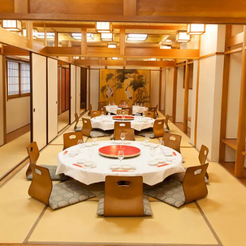 【大切な仲間と集う特別な場所】50人まで対応可能な広々とした空間！大人数の宴会やパーティーにぴったり★異国情緒あふれるお洒落な空間で楽しい時間を一緒に過ごしましょう♪