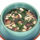 青菜とキノコ、春雨のスープ