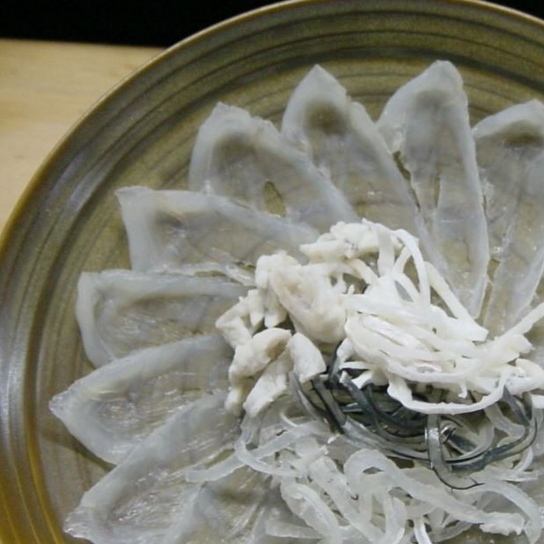 Feel free to order the [domestic tiger blowfish sashimi] for 1,650 yen (tax included)!