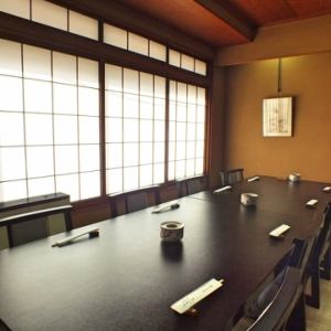Scene for 8 people using fusuma partition.For entertaining and dining with loved ones.
