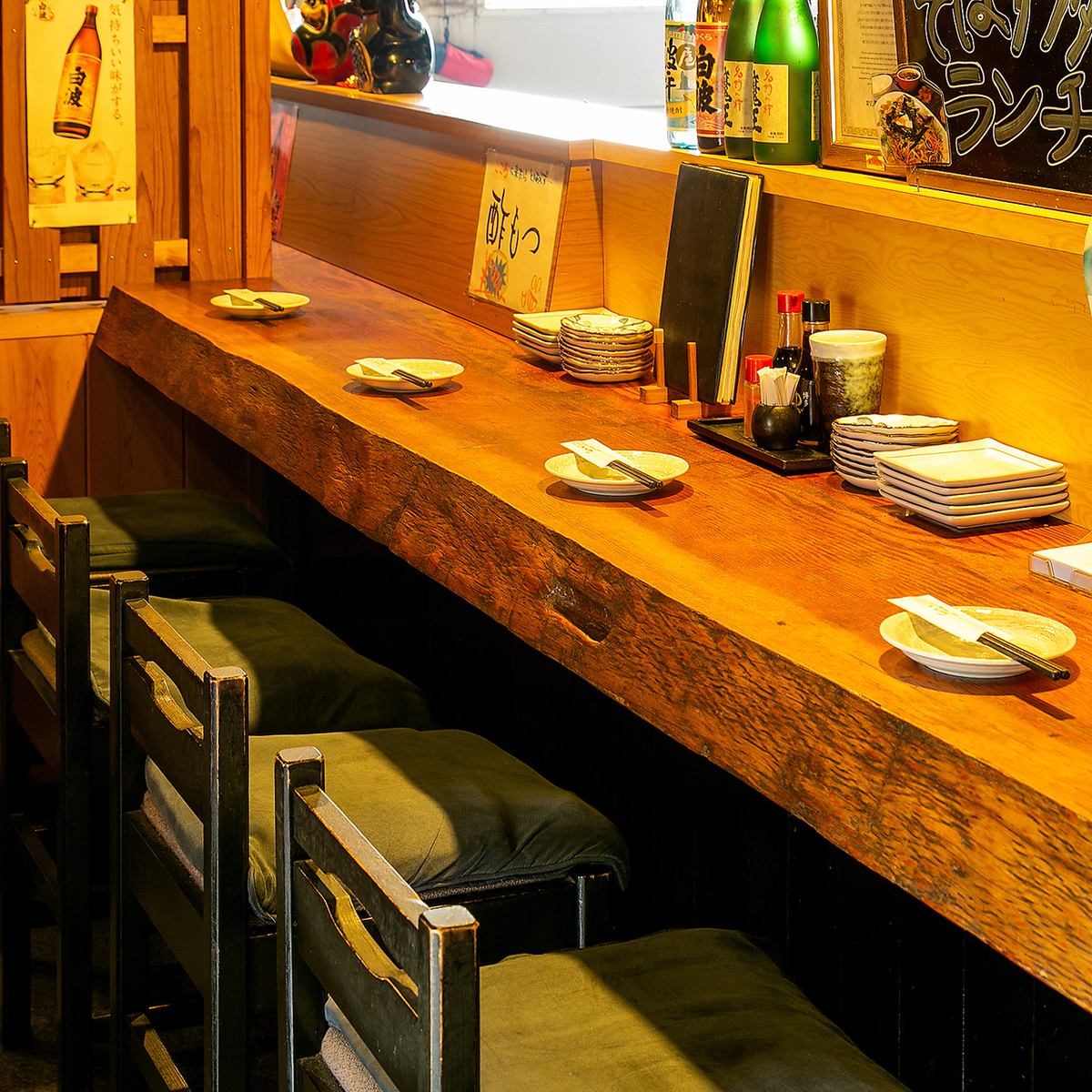 A space where you can relax while enjoying delicious food and sake!