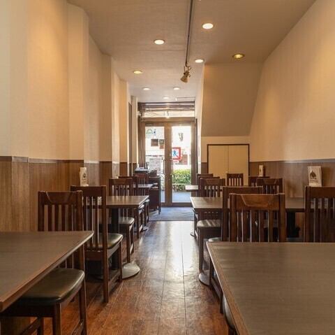 門前仲町駅から徒歩1分と抜群のアクセスにあるものの、都会の喧騒とは無縁な落ち着いた雰囲気を醸し出してくれます。