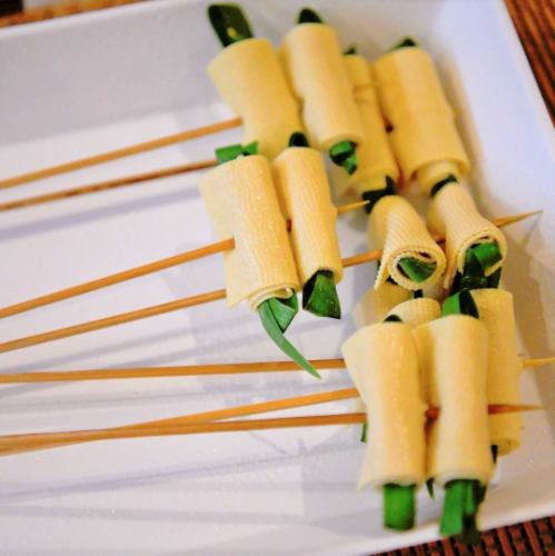 Garlic chives wrapped in dried tofu