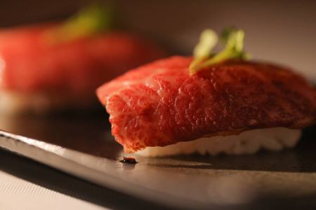 Broiled Wagyu Beef Sushi (2 pieces)